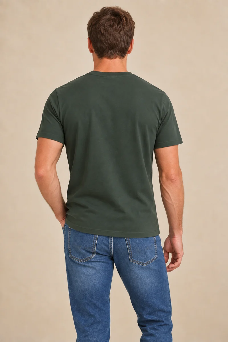 Le t-shirt uni à col rond