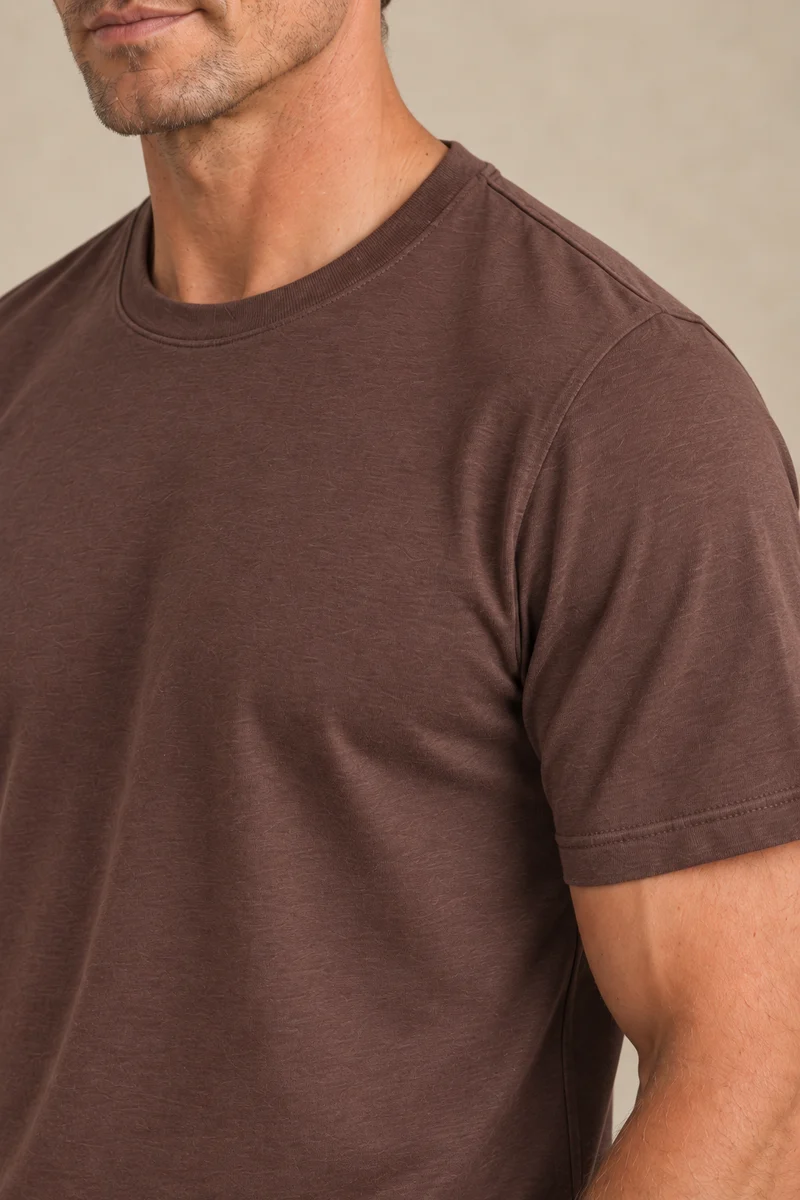 Le t-shirt uni à col rond