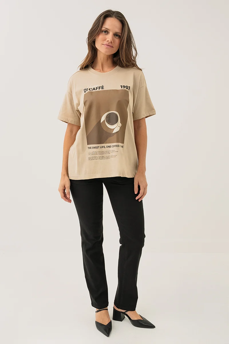 Le t-shirt imprimé thématique café