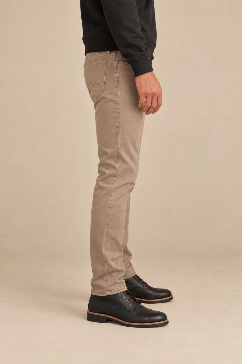 Le pantalon étroit extensible