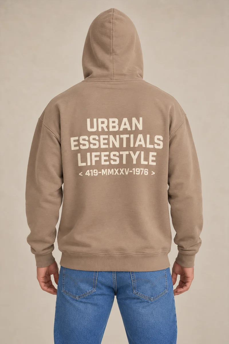 Le hoodie noir à imprimé graphique