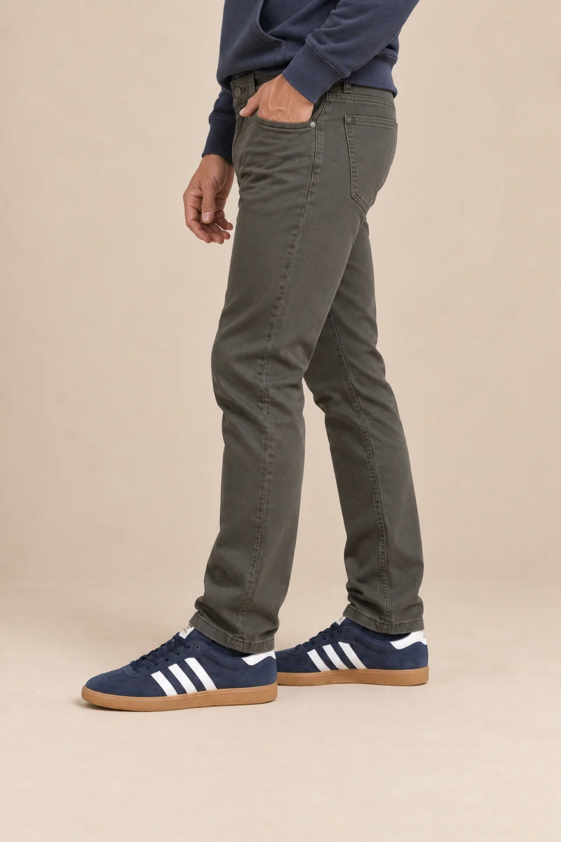 Le pantalon coupe classique de Projek Raw