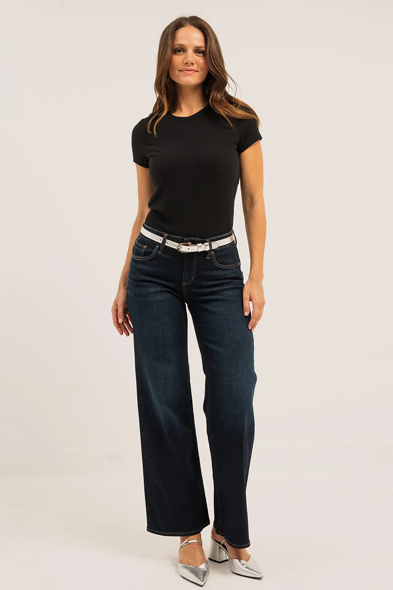 La ceinture mince en cuir classique avec boucle ovale