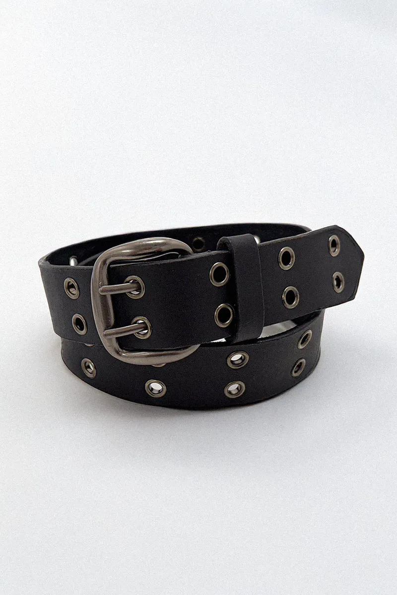 La ceinture en cuir boucle double ardillon avec œillets
