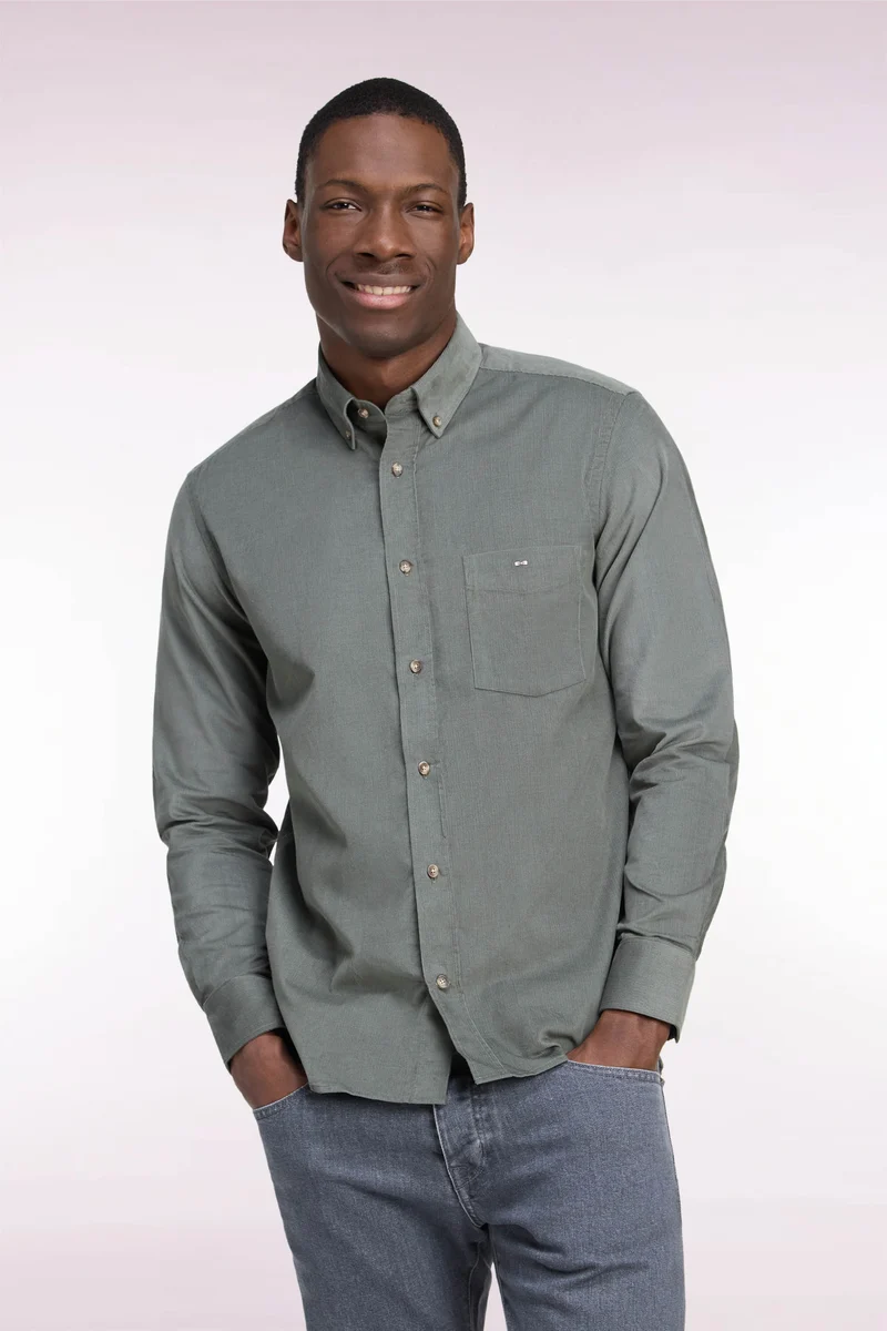 Chemise en coton côtelé vert olive coupe droite