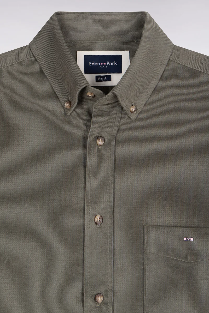 Chemise en coton côtelé vert olive coupe droite