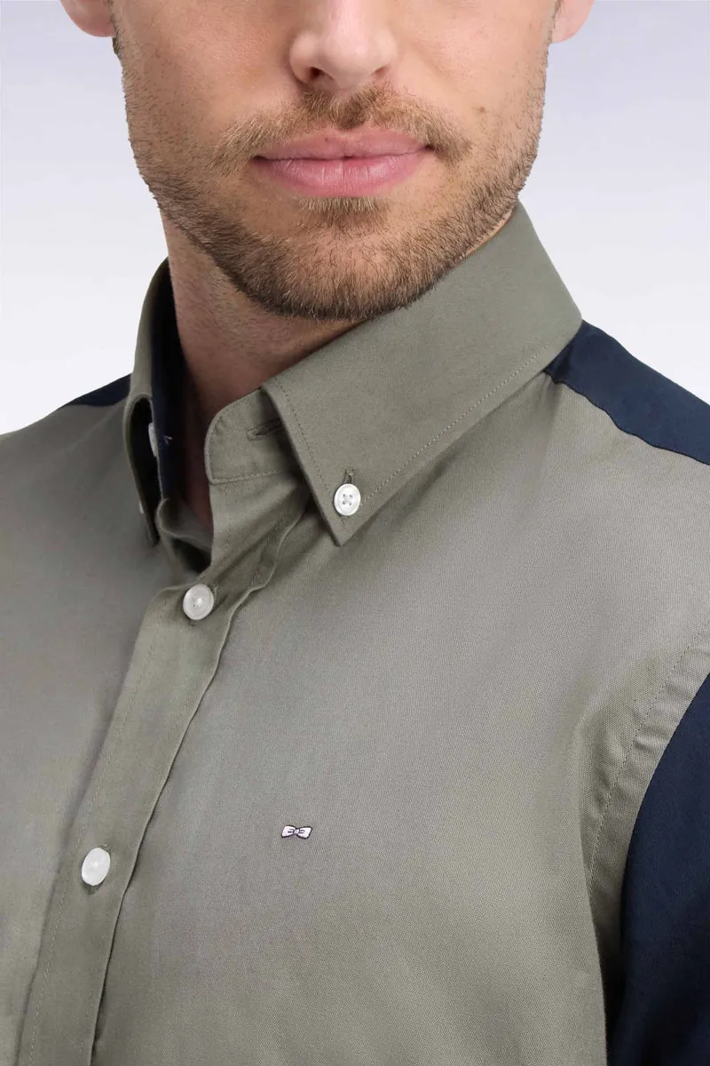Chemise bicolore en coton oxford vert olive patch dos coupe droite