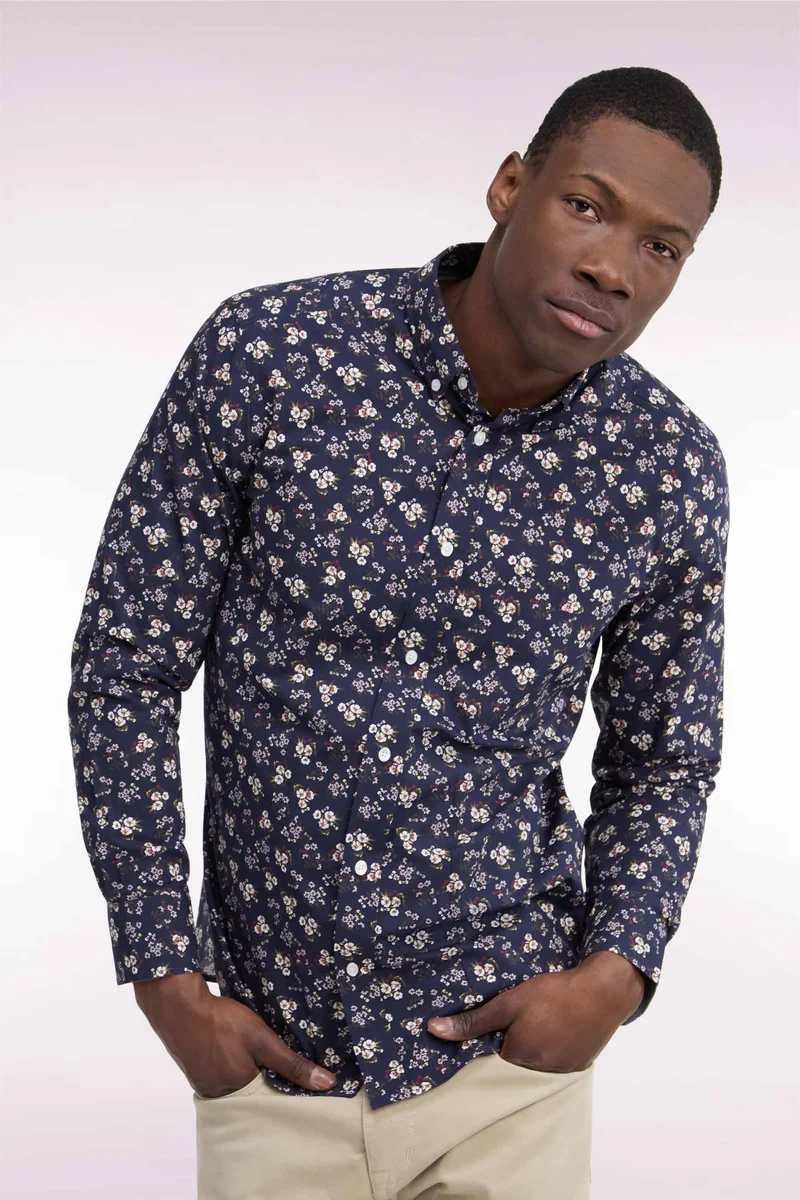 Chemise en coton marine à micromotifs fleurs coupe droite