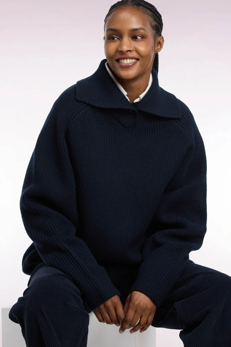 Pull vareuse en laine marine coupe droite