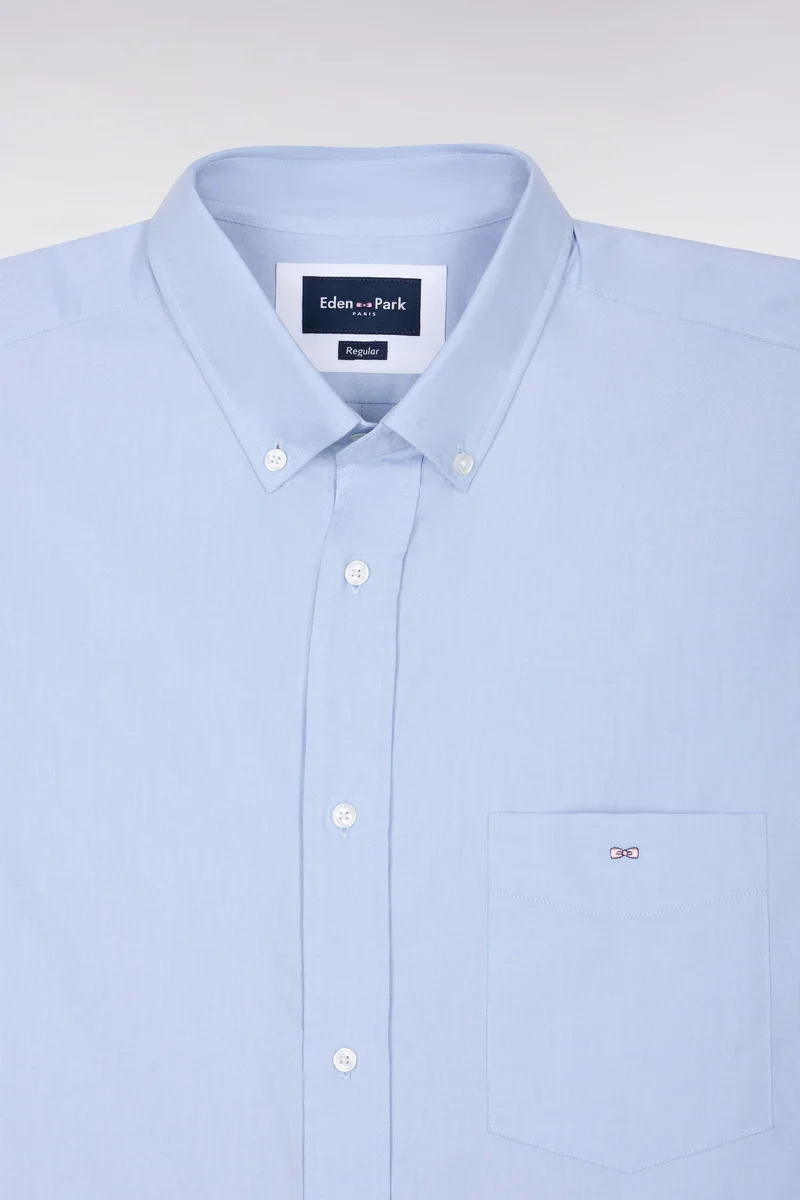 Chemise unie en coton bleu ciel coupe droite
