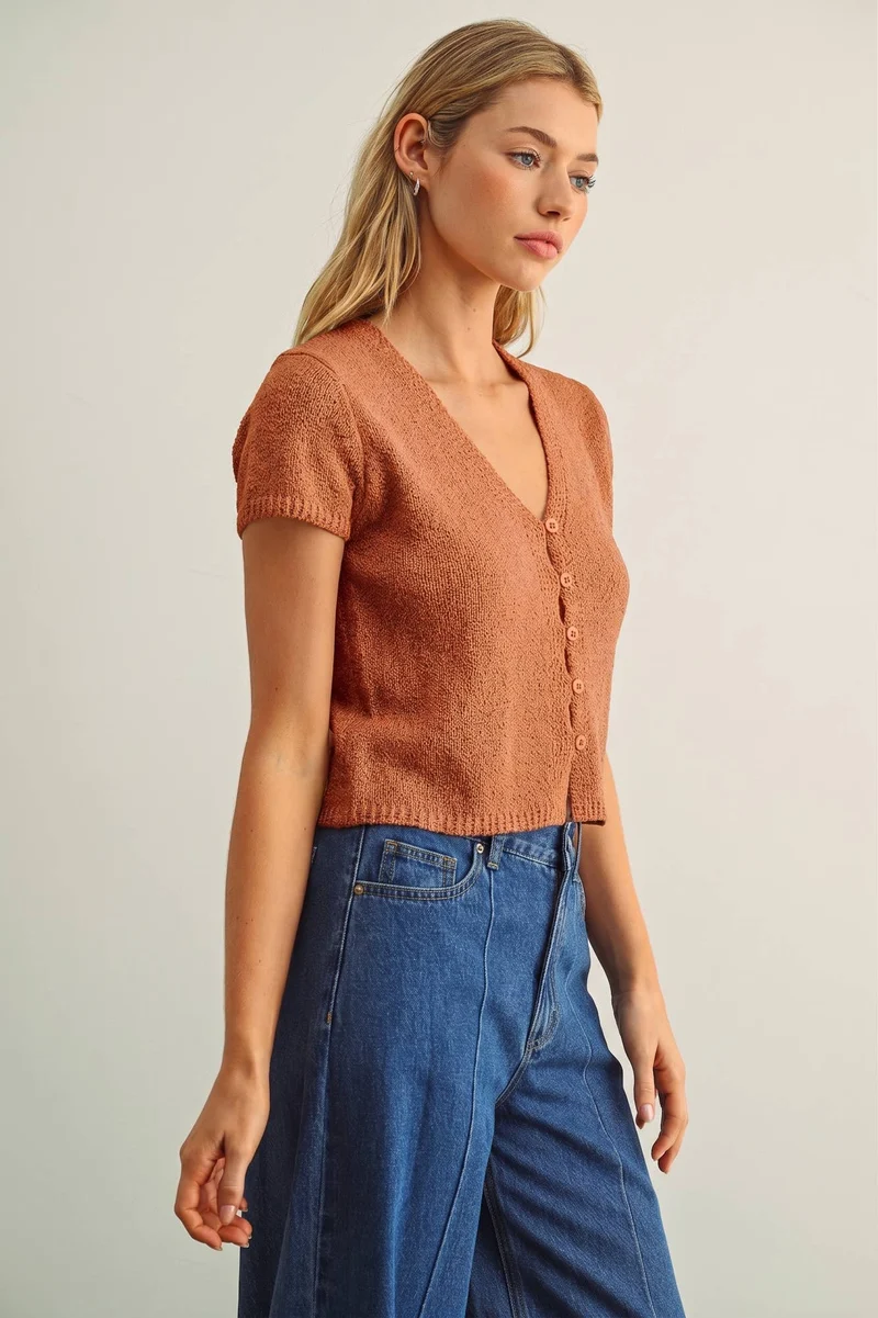 T6284 CAP SLEEVE BUTTON FRONT TOP: BEIGE / L