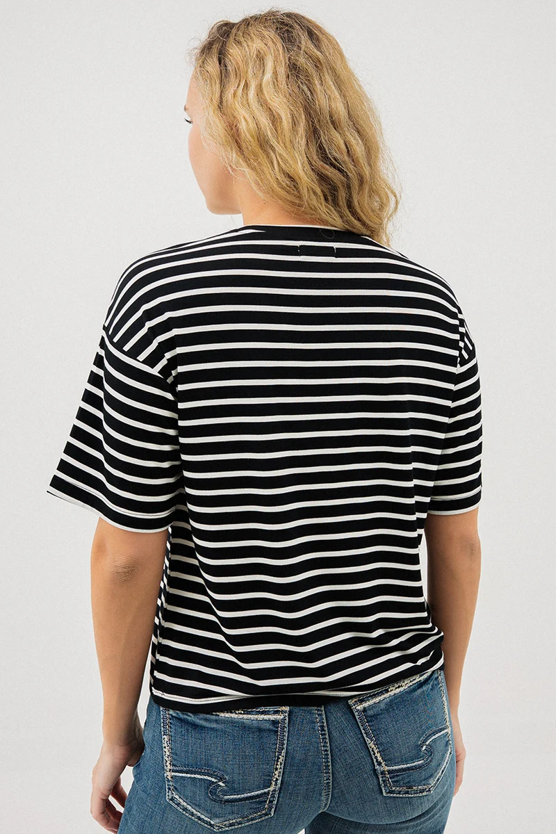 Le t-shirt à manches courtes rayé légèrement “Boxy”