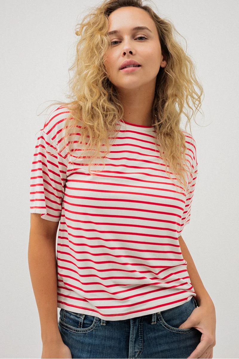 Le t-shirt à manches courtes rayé légèrement “Boxy”