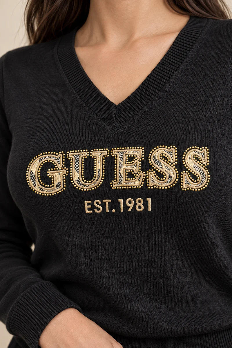 Le chandail à col V Guess