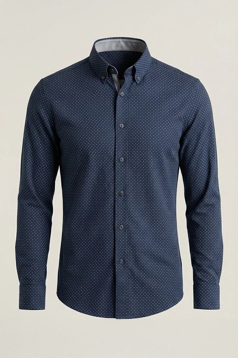 La chemise marine à petits pois