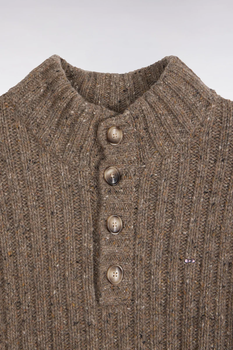 Pull à col montant boutonné en maille épaisse côtelée kaki chiné