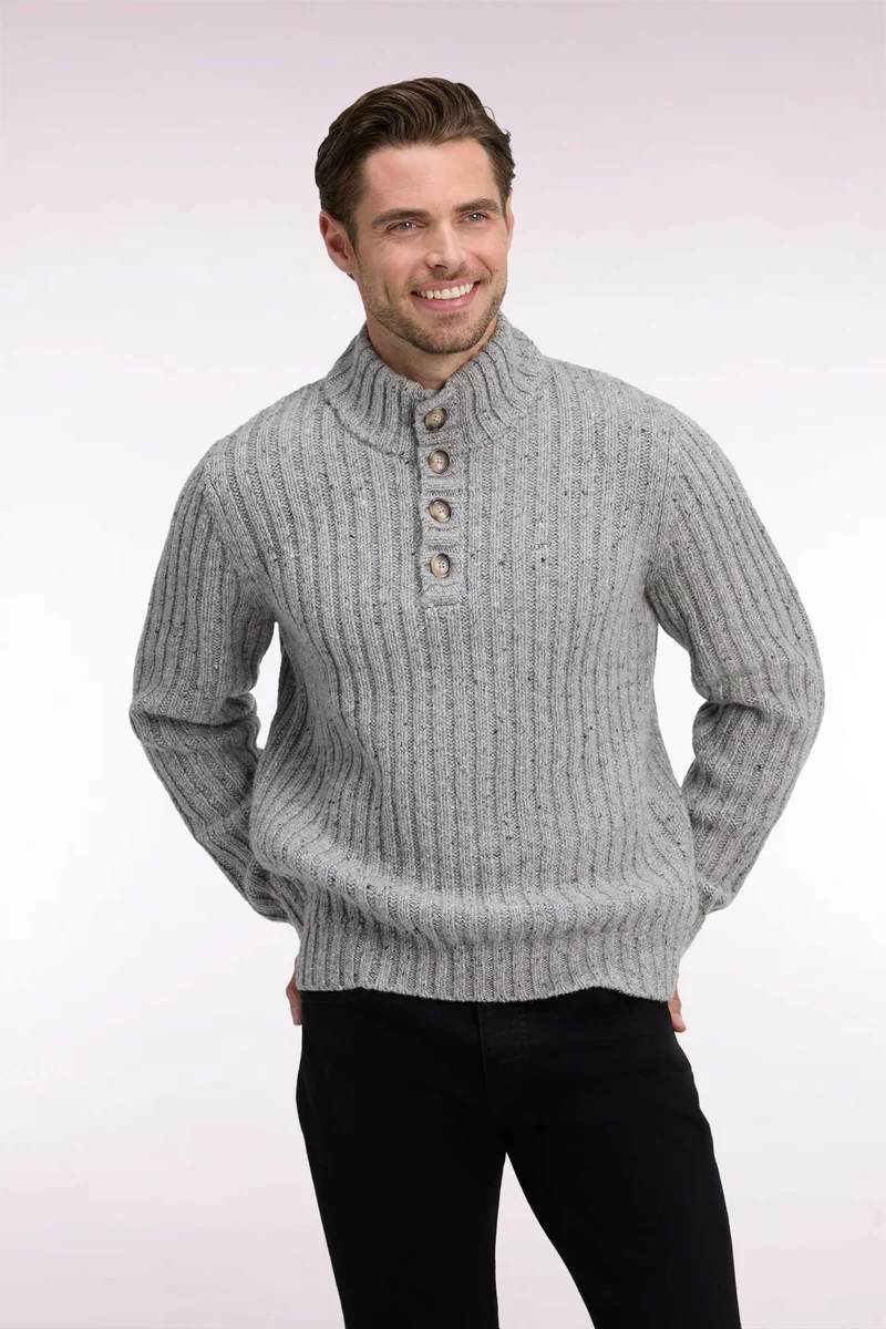 Pull à col montant boutonné en maille épaisse côtelée gris chiné