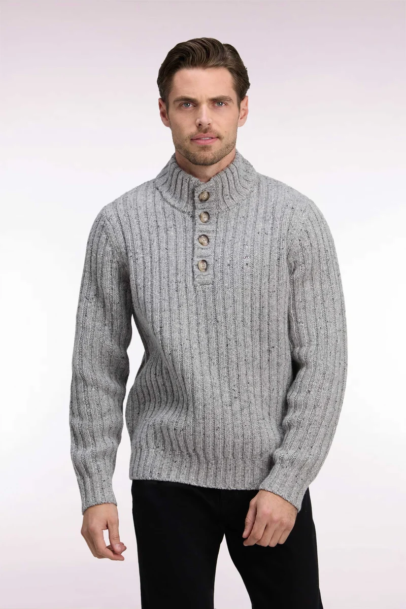 Pull à col montant boutonné en maille épaisse côtelée gris chiné