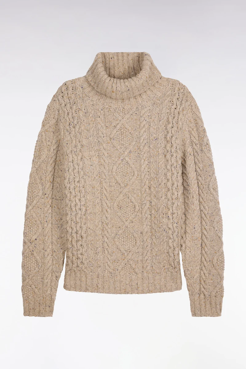 Pull à col roulé en maille torsadée beige coupe droite