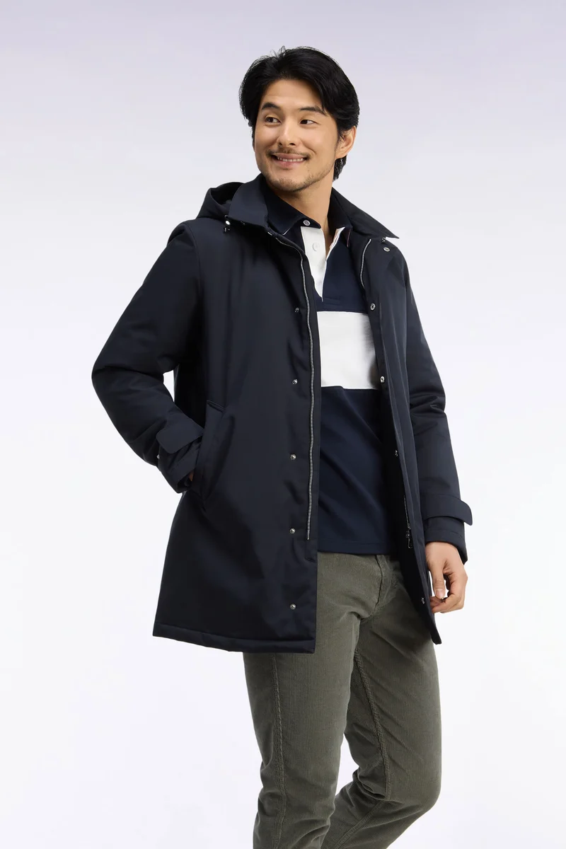 Imperméable en nylon noir à capuche amovible