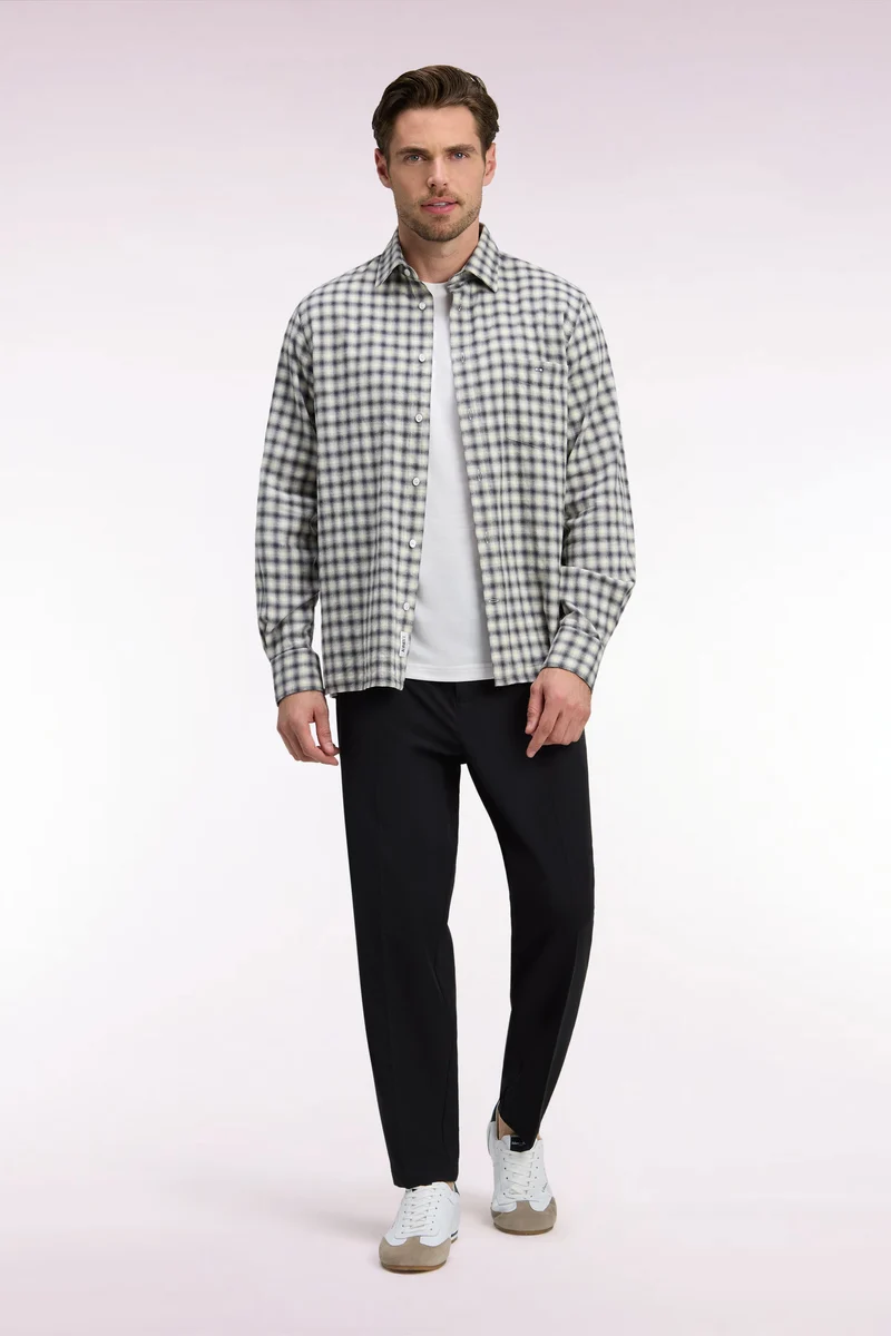 Pantalon à taille élastiquée en nylon stretch technique noir coupe Modern