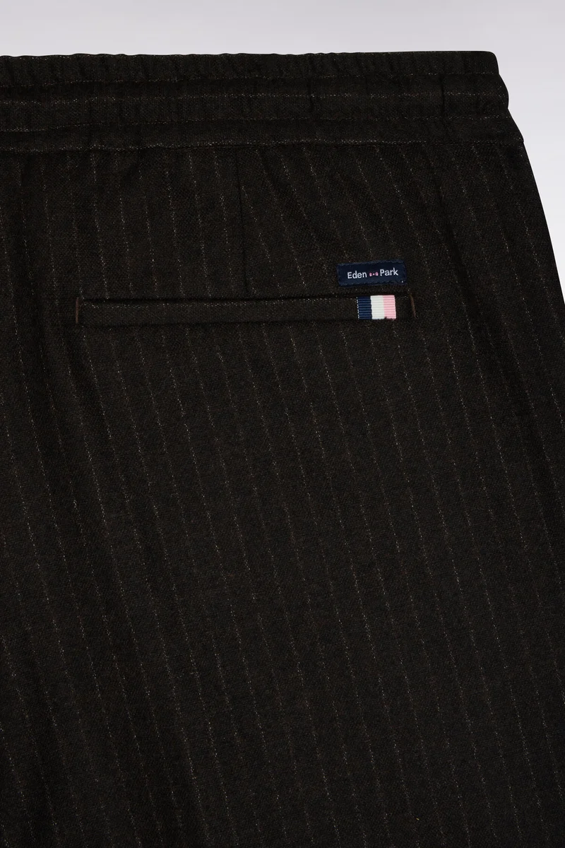 Pantalon à taille élastiquée façon flanelle rayée marron