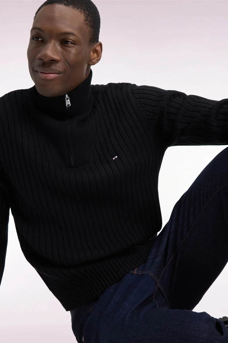 Pull col camionneur en laine et coton noir côtelé coupe droite