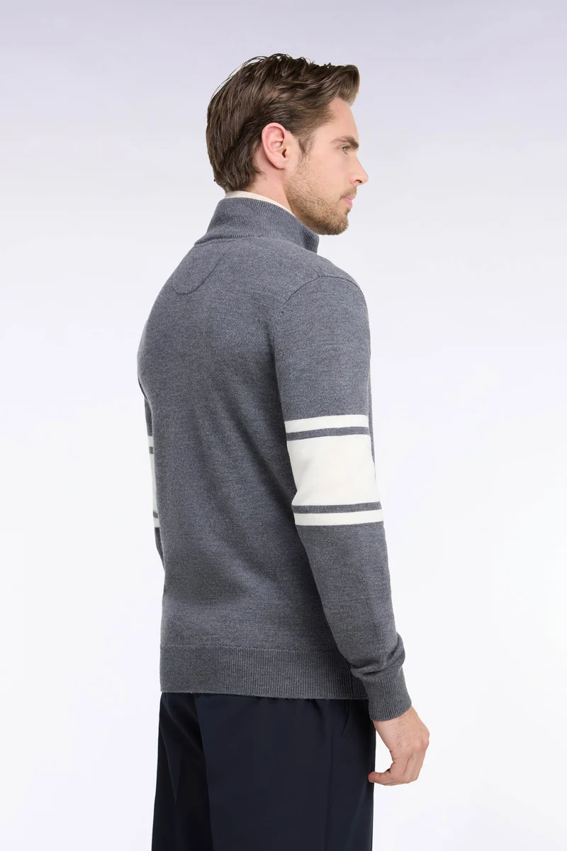Cardigan zippé en laine mérinos gris à manches rayées coupe droite