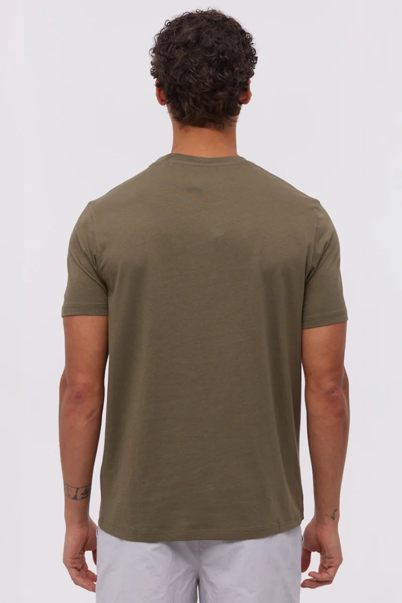Le t-shirt uni avec logo Bench