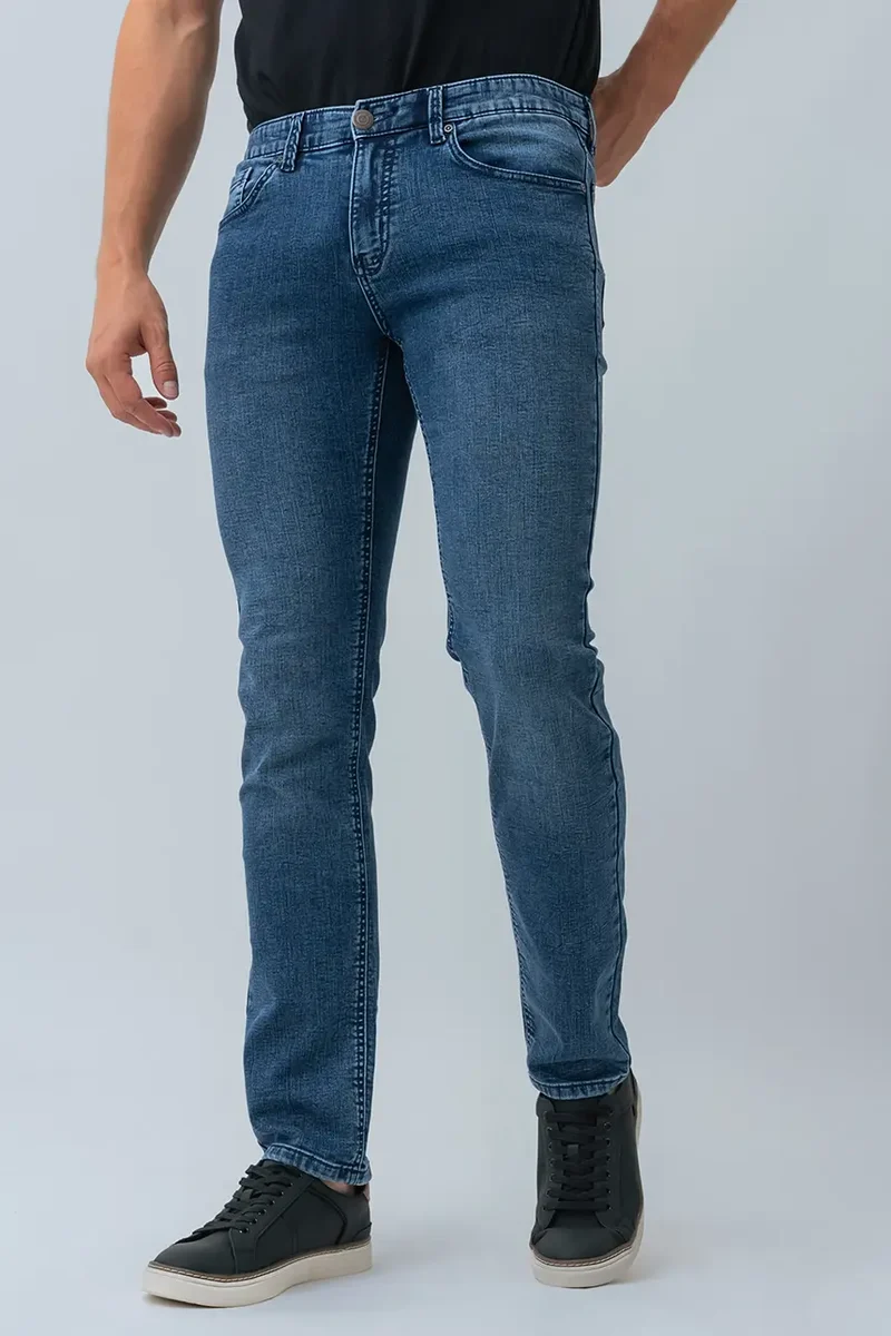 Le jeans bleu ajusté | Modèle Kirouac