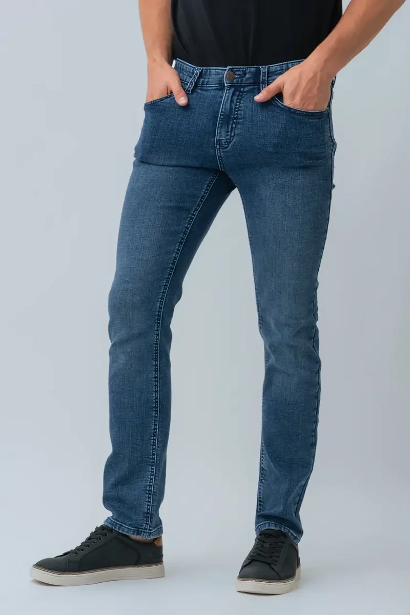 Le jeans bleu ajusté | Modèle Kirouac