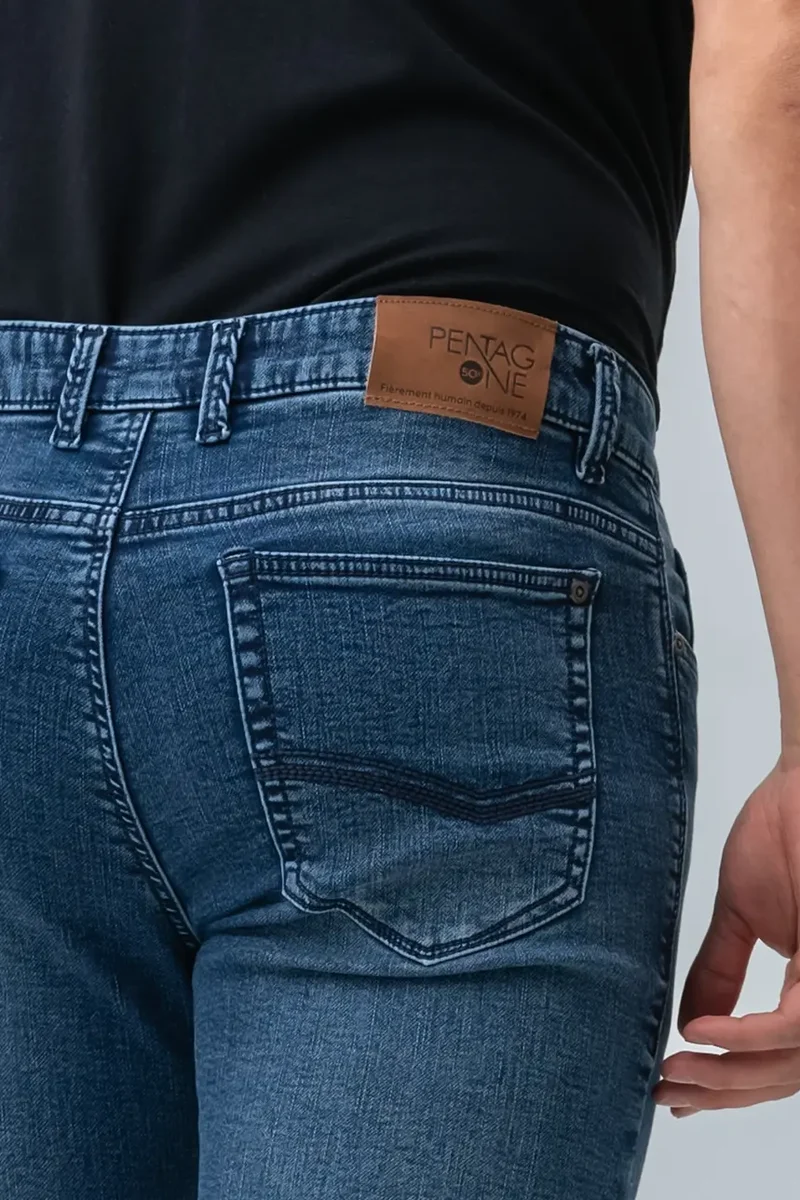 Le jeans bleu ajusté | Modèle Kirouac