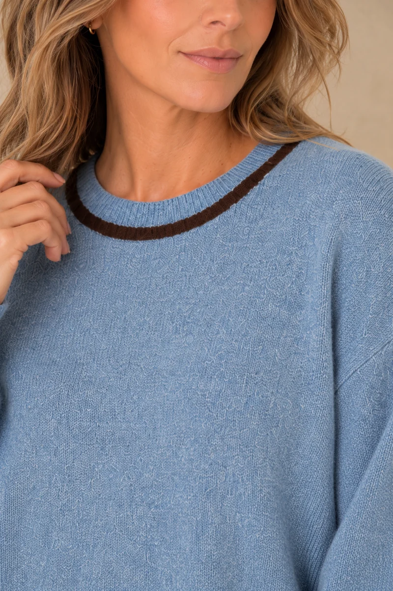 La chandail en tricot essentiel