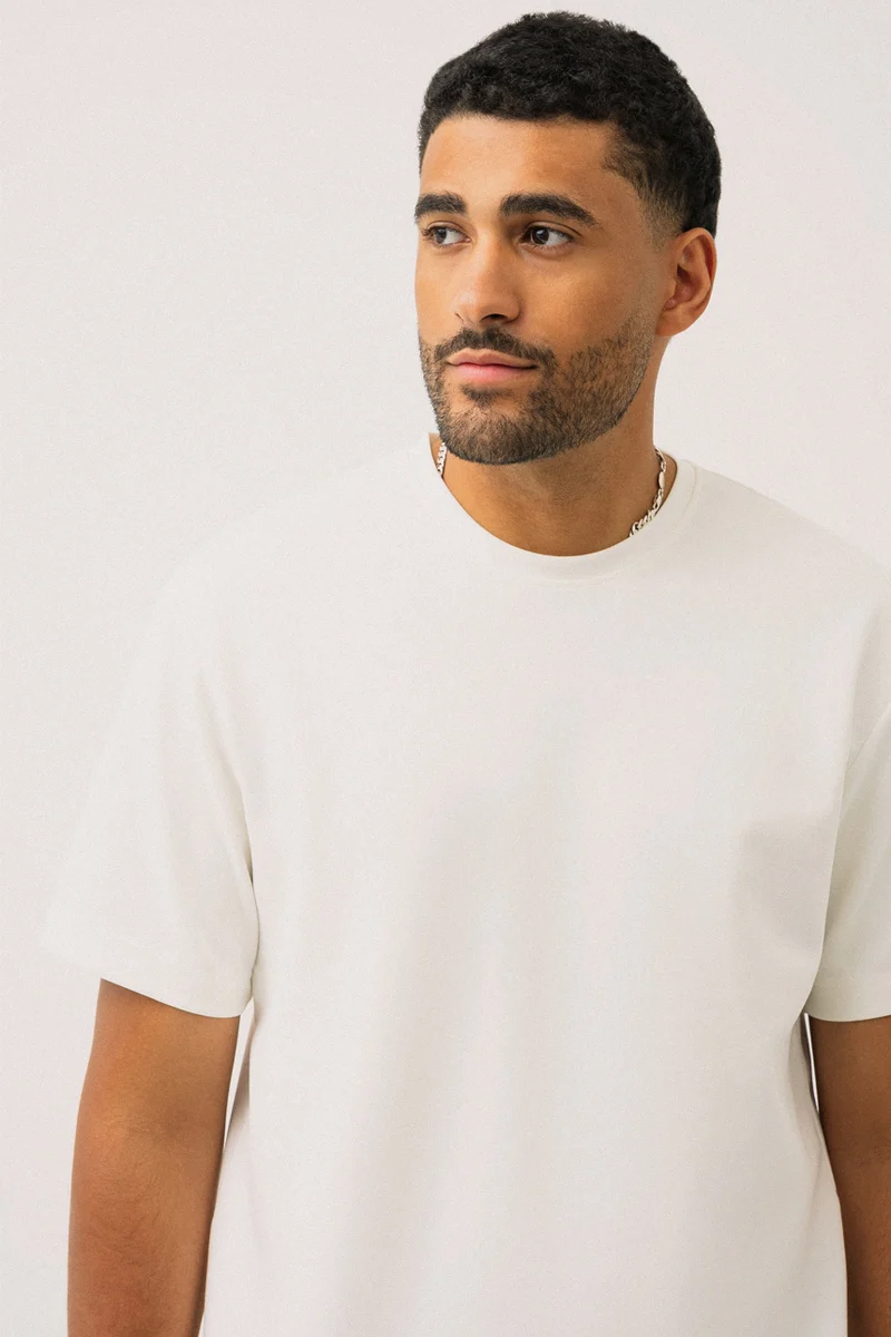 Le t-shirt en scuba par Projek Raw