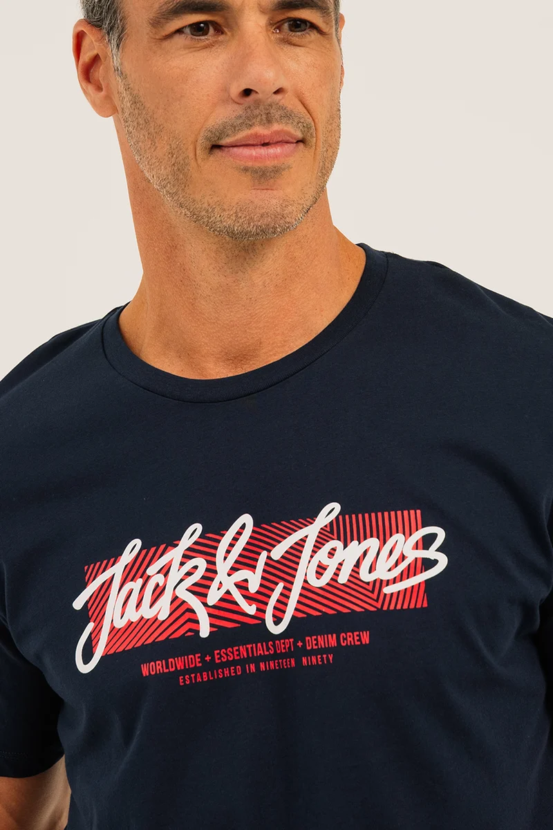 Le t-shirt imprimé logo urbain