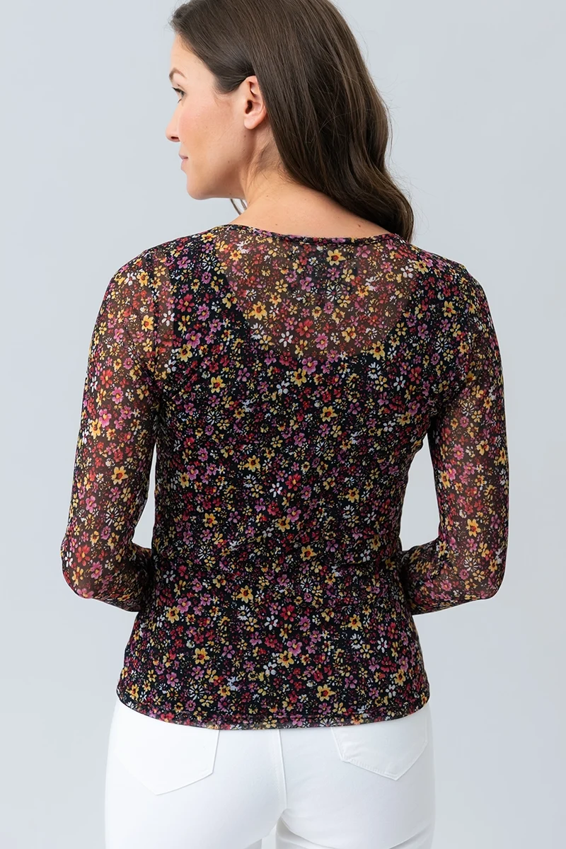 Le t-shirt à manches longues floral en filet