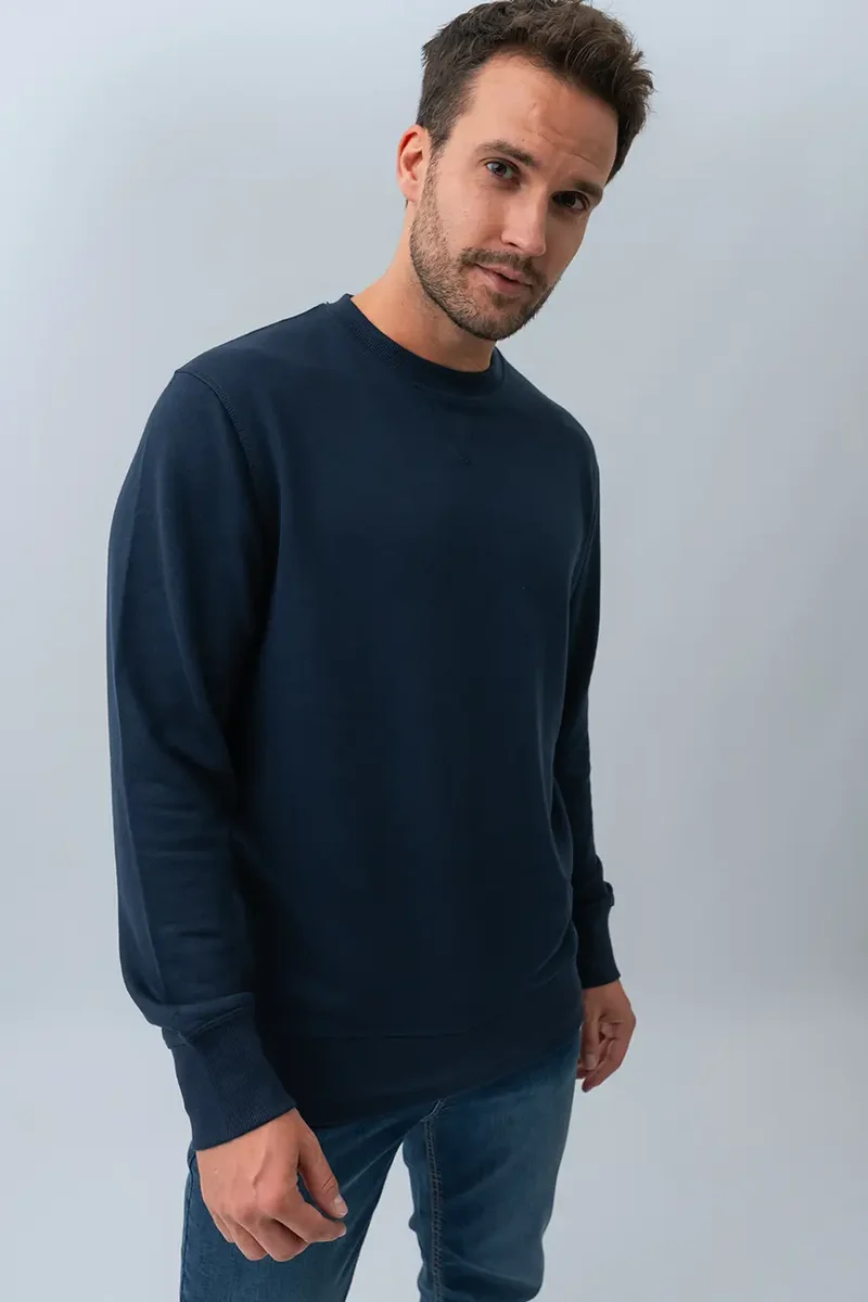Le chandail crew neck uni