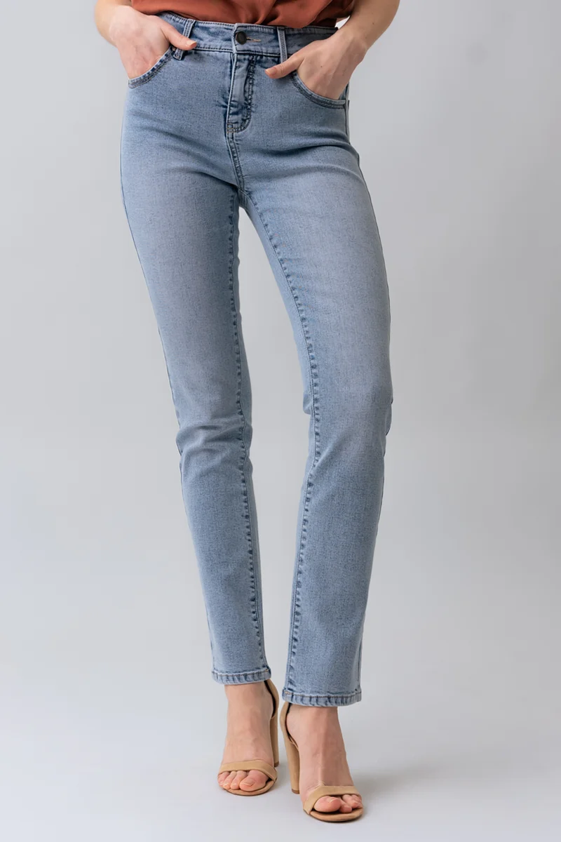 Le jeans droit délavé | Modèle Daniella