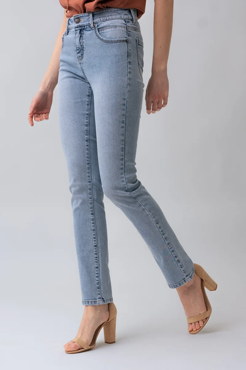 Le jeans droit délavé | Modèle Daniella