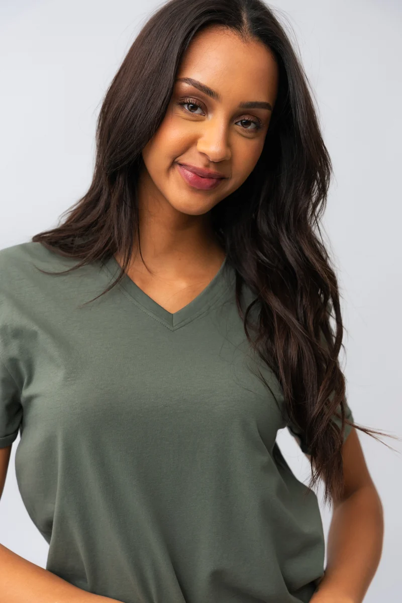 Le t-shirt basique col V