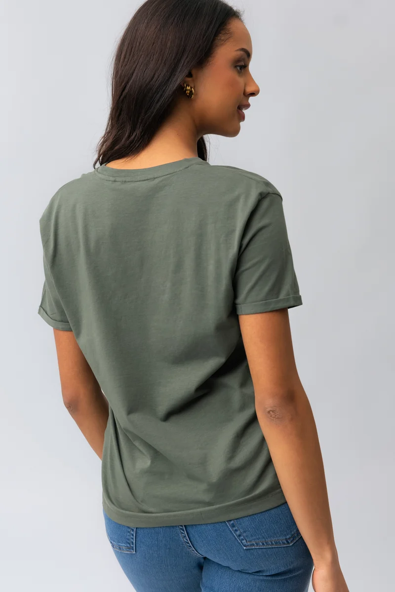 Le t-shirt basique col V