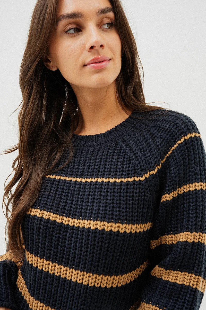 Le chandail en tricot ligné