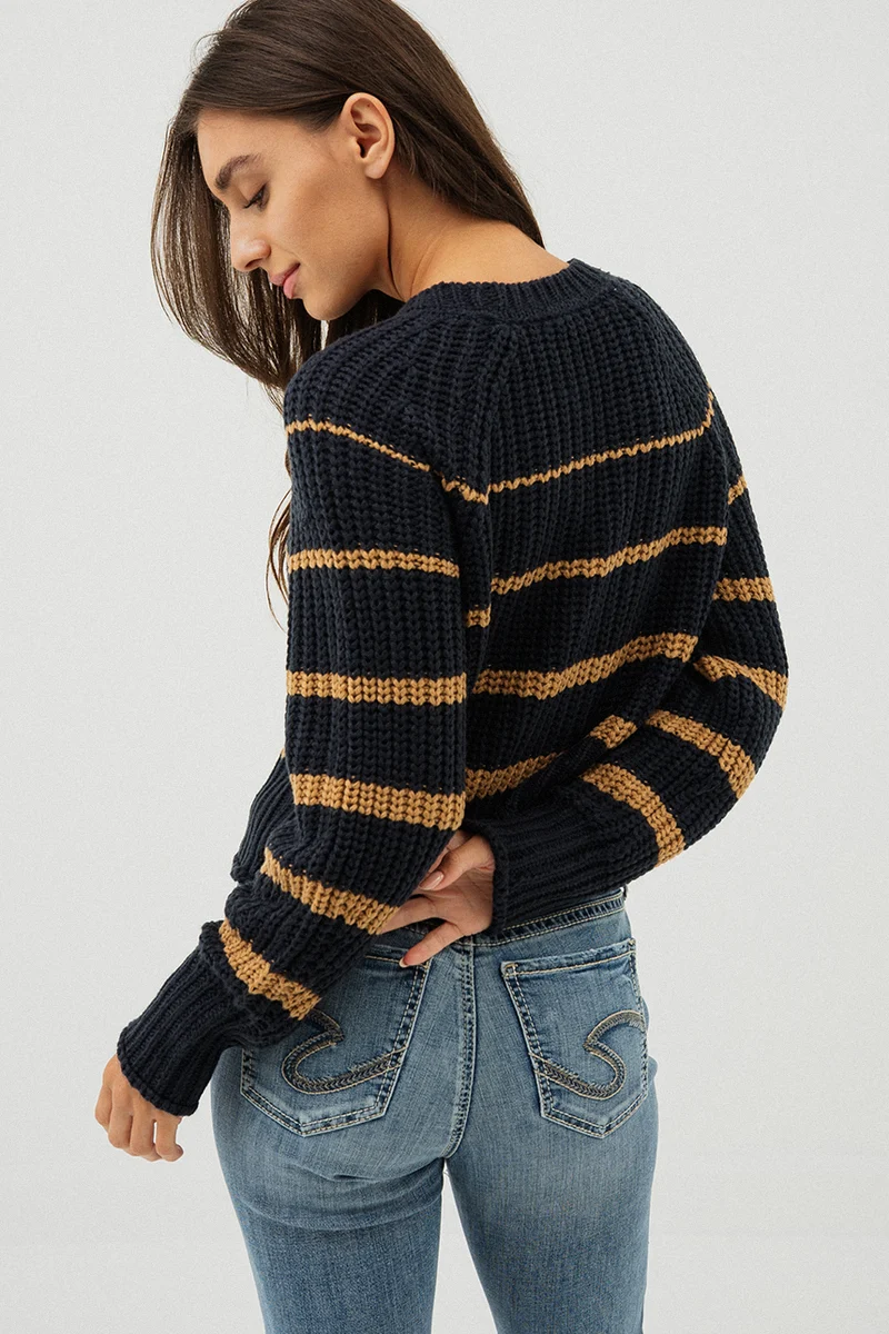Le chandail en tricot ligné