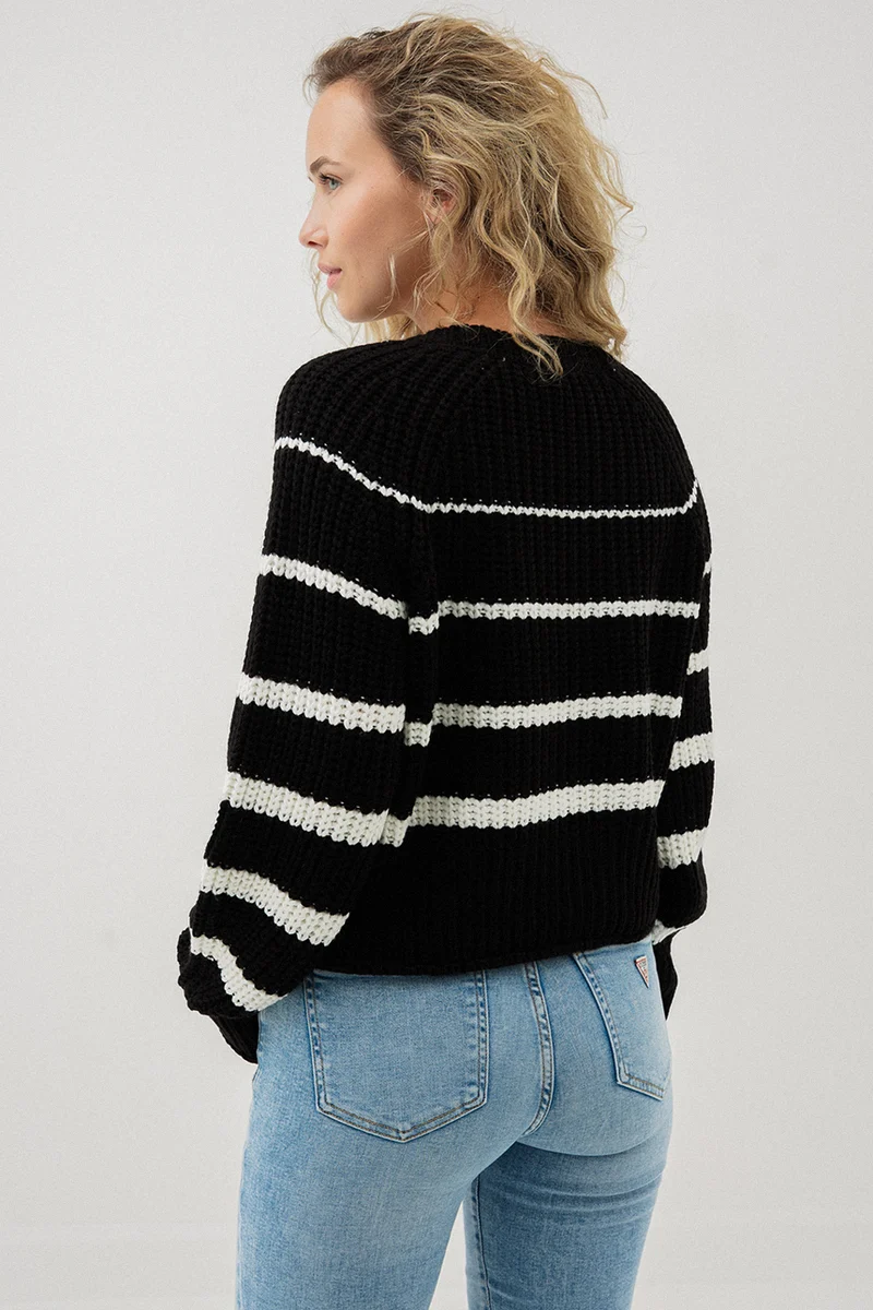 Le chandail en tricot ligné