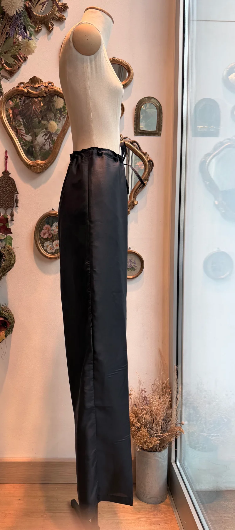 Pantalons Modigliani à l'étranger
