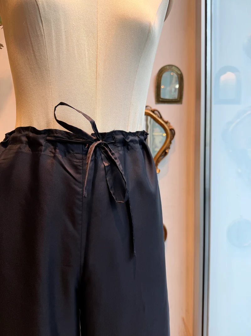 Pantalons Modigliani à l'étranger
