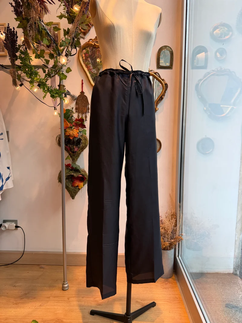 Pantalons Modigliani à l'étranger