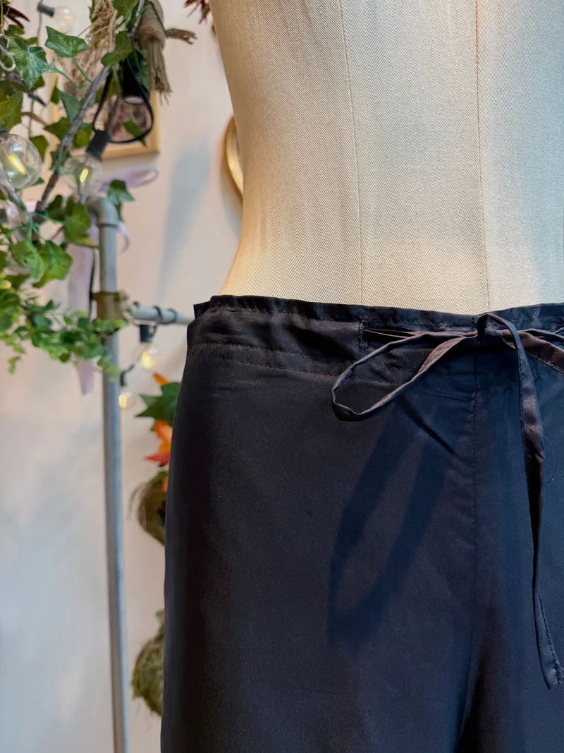 Pantalons Modigliani à l'étranger