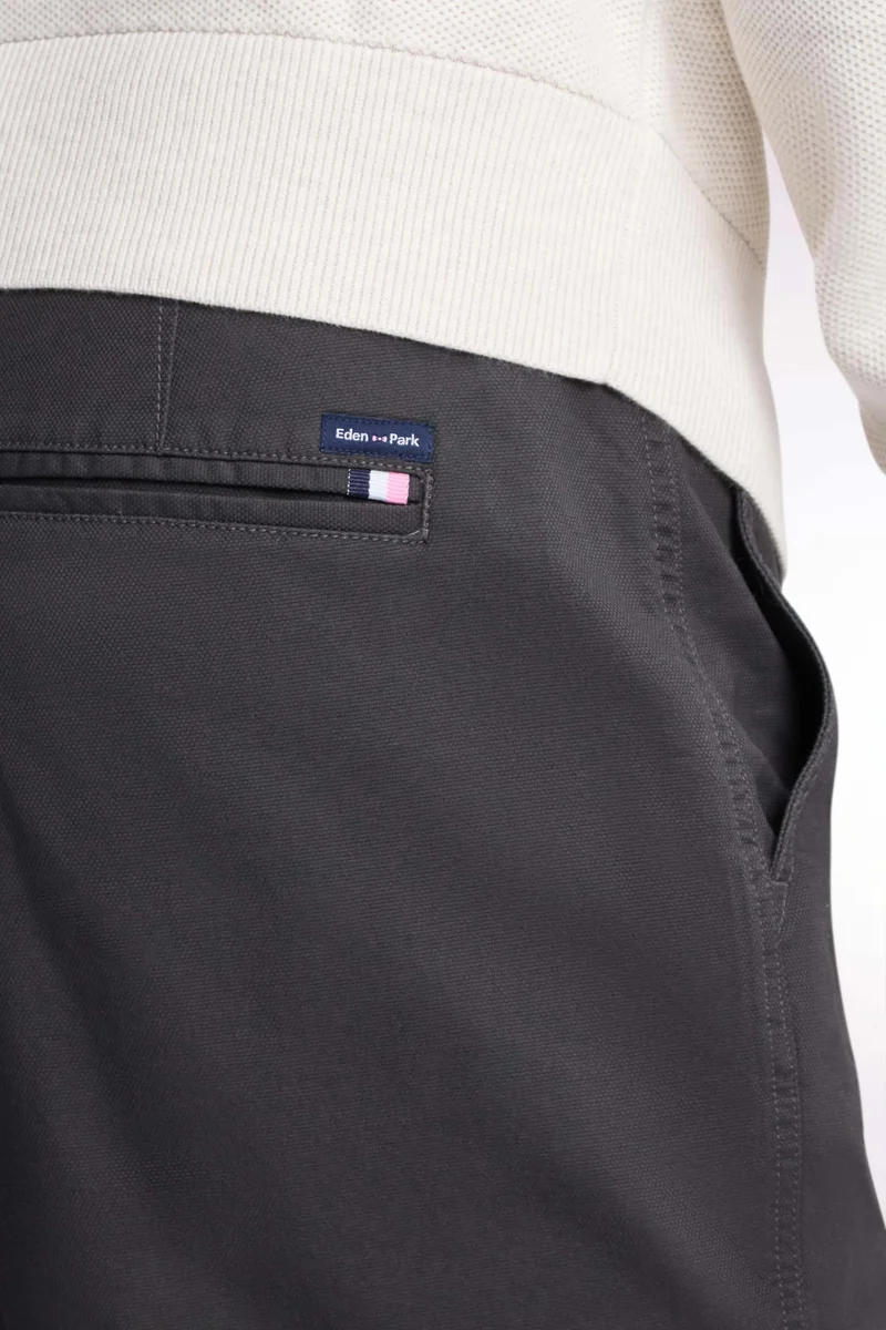 Pantalon chino sans plis en piqué de coton stretch kaki coupe regular