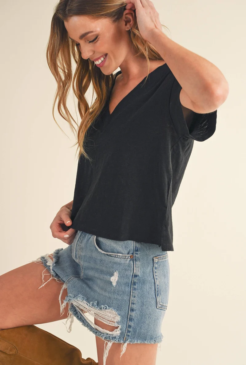 Blk v neck crop top